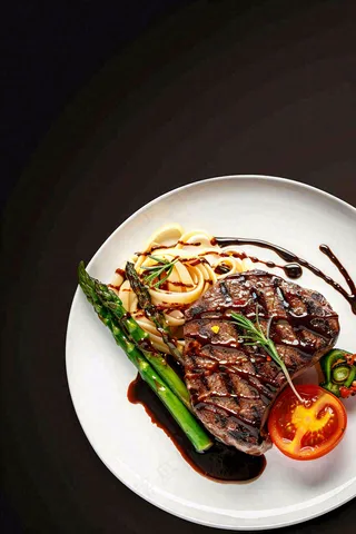 西餐牛排美食摄影图