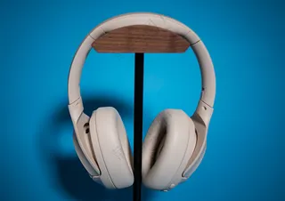 纯白色舒适居家风头戴式耳机样机