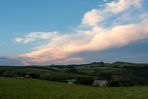 黄昏下的田园风光