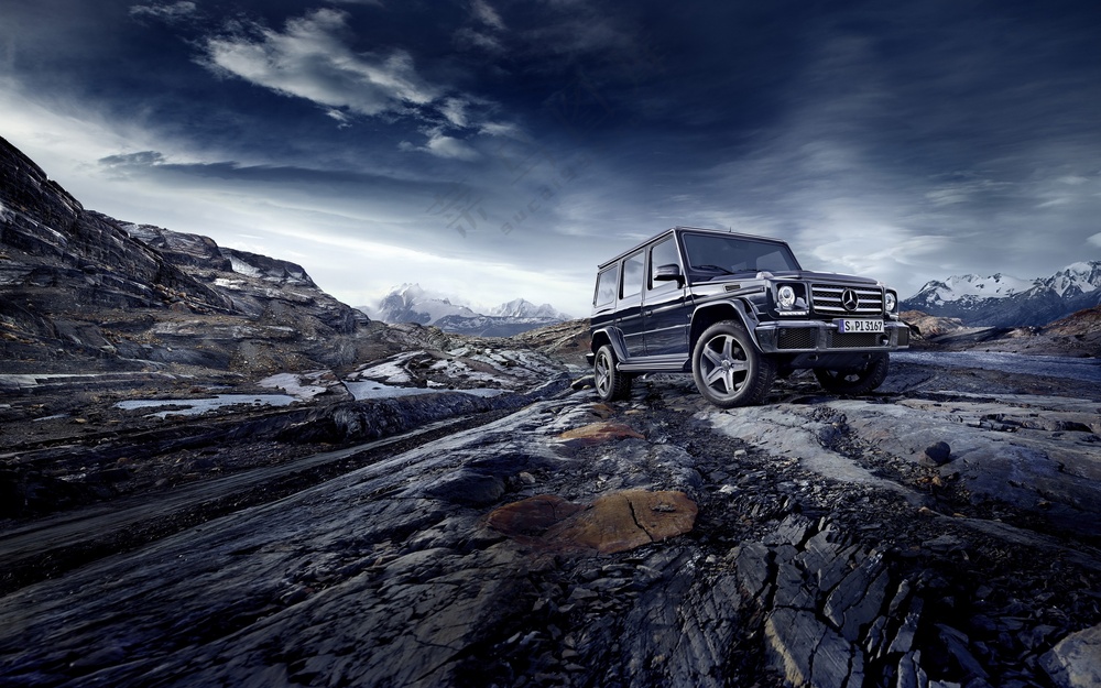 黑色奔驰G级SUV