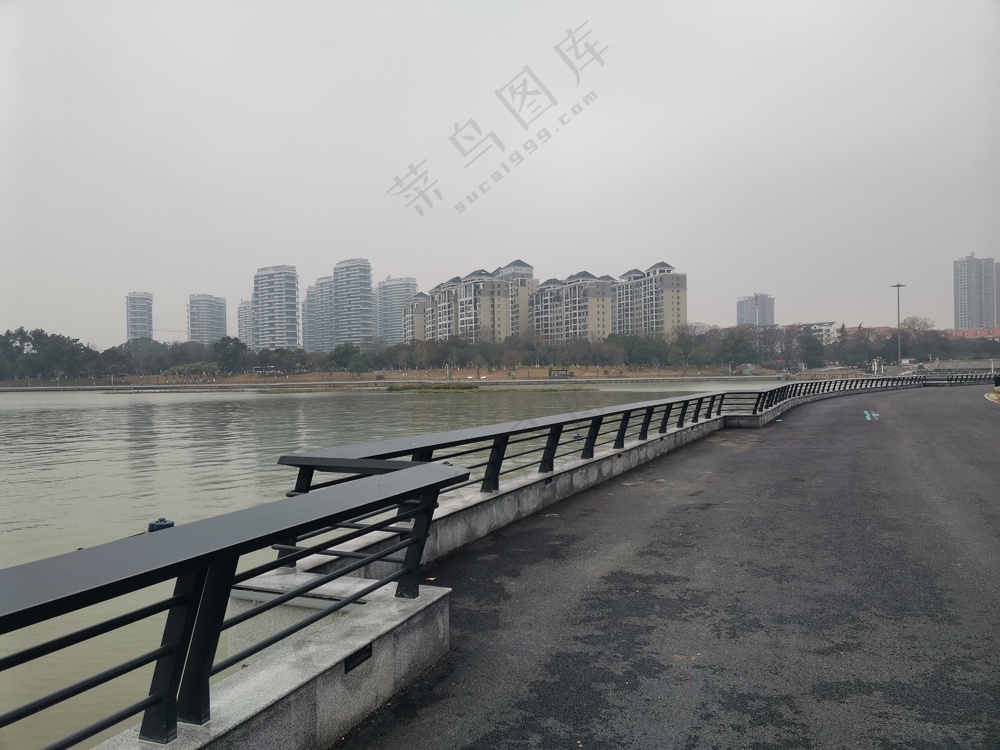 冬天的湖边
