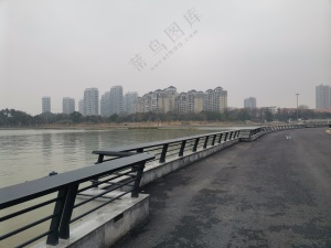 冬天的湖边