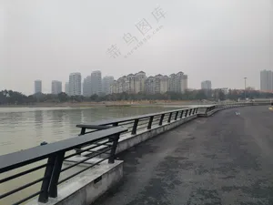 冬天的湖边