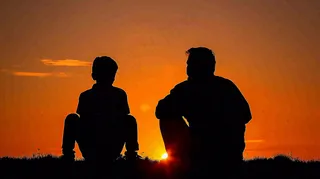 父亲节爸爸和孩子剪影亲情摄影图