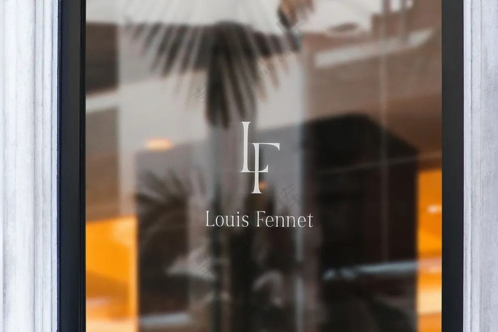 32服装店品牌橱窗logo设计效果展示模板PS样机