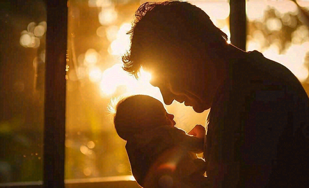 父亲节爸爸和孩子剪影亲情摄影图