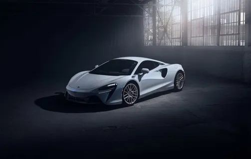 白色迈凯轮Artura Vorsteiner跑车