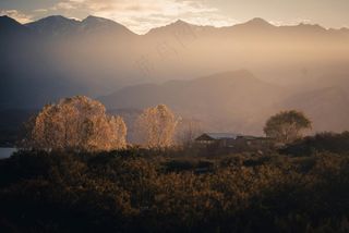 金色山谷里的秘境小屋