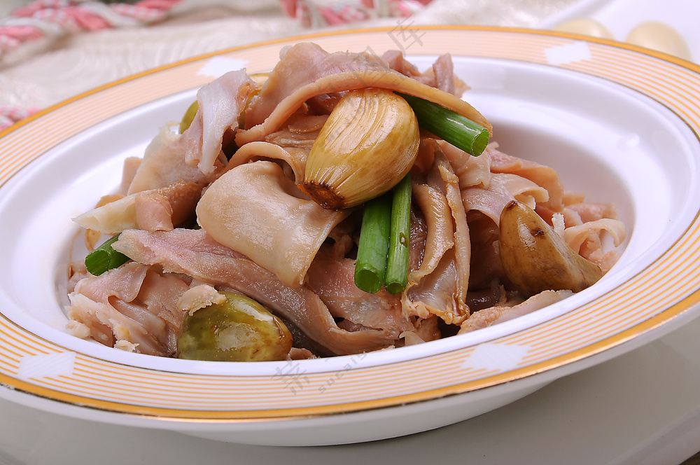 腊八蒜拌鹿唇46例