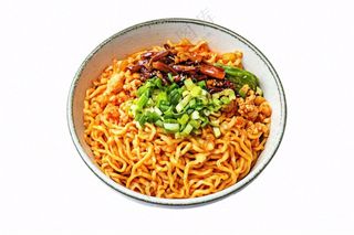 麻辣干拌面牛肉鸡肉美食摄影图免抠