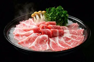 雪花肥牛牛肉寿喜烧烤肉食材美食摄影图