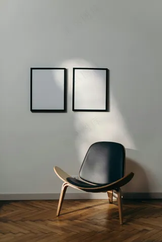 管线洒在座椅和壁画上