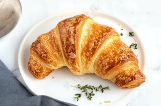 牛角包烘焙面包美食摄影图