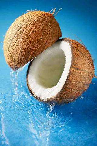 椰子汁飞溅新鲜果汁摄影图