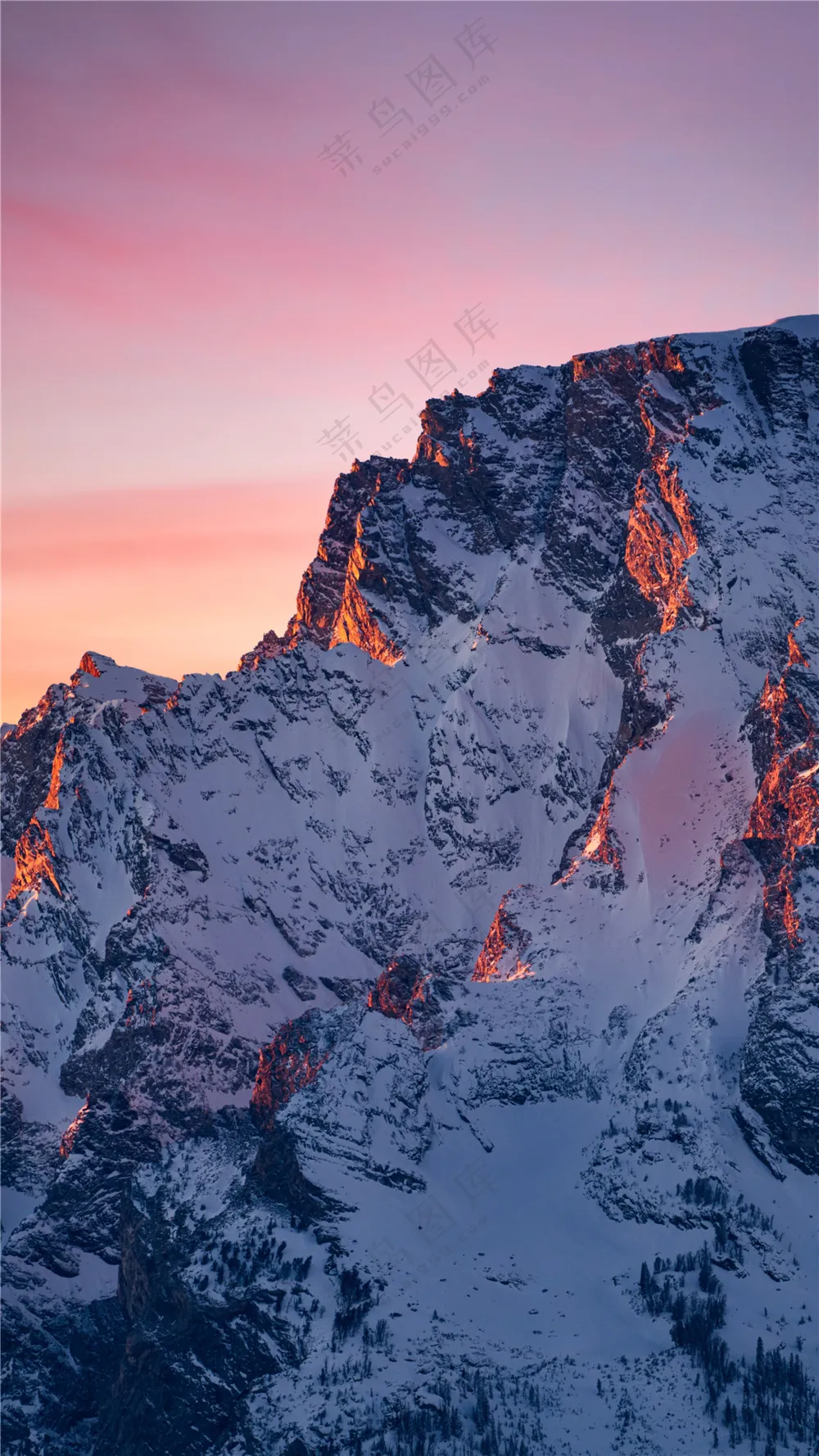 黄昏雪山风景图片