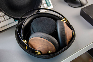 原木色居家风收纳头戴式耳机样机