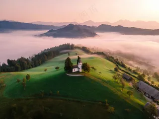 晨光下的宁静田园