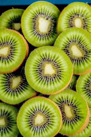 新鲜水果猕猴桃摄影图