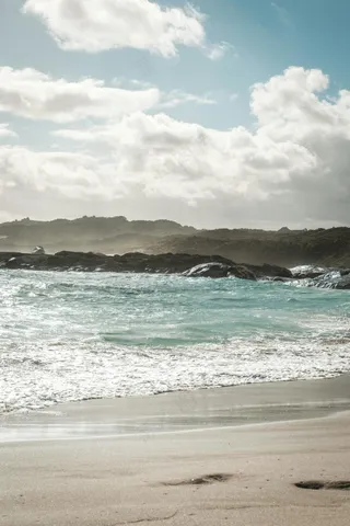 宁静海滩的悠闲午后