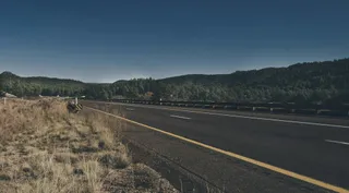 静谧山道：复古蓝调之旅