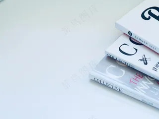 白色背景下的书本 学习 生活