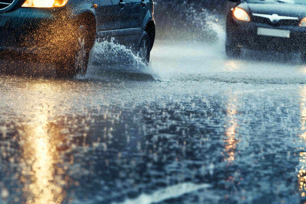 暴雨天气预警摄影图