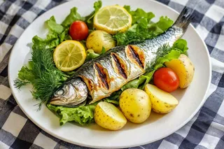 美味烤鱼沙拉柠檬美食摄影图