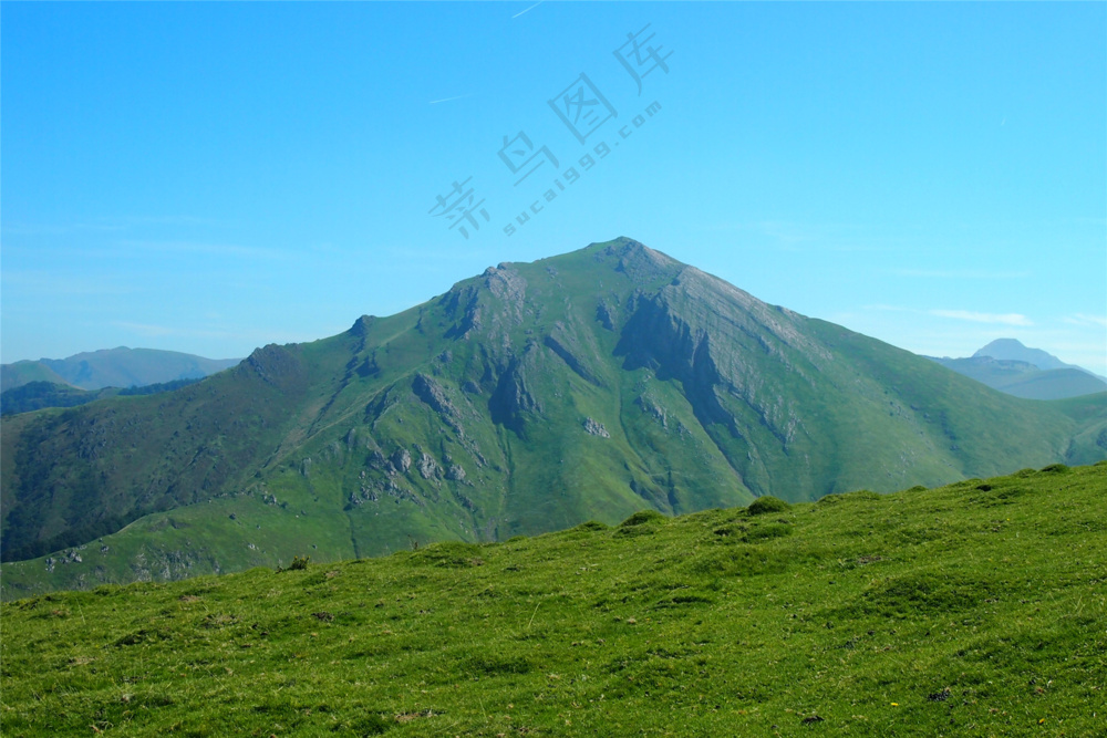 绿色高地景观图片