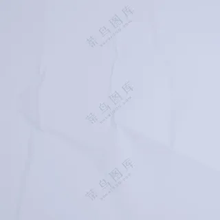 白色皱褶纸张