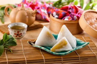 水晶粽子照片图片包粽子粽子摄影裹粽籺粽子摄影端午节茶餐厅粽子