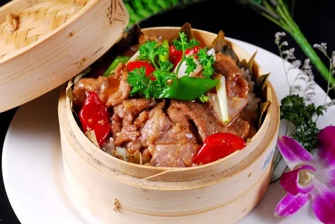亚洲美食-荷叶牛肉蒸饭