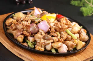 铁板牛蛙美食图片