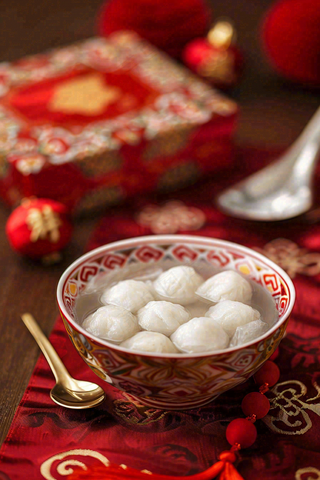 红色节日喜庆背景传统美食汤圆元宵节摄影图