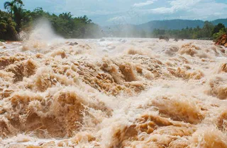 洪水自然灾害防洪预警摄影图