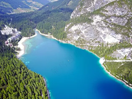 绿野仙踪：航拍下的自然画卷