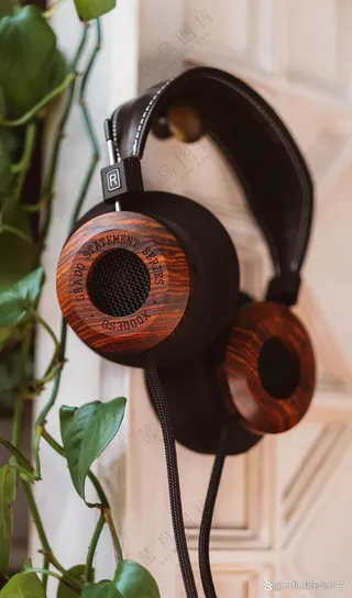 原木色头戴式耳机样机