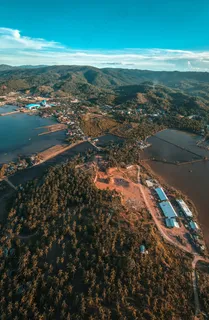 秋日湖畔的宁静风景 秋日湖畔的宁静风景