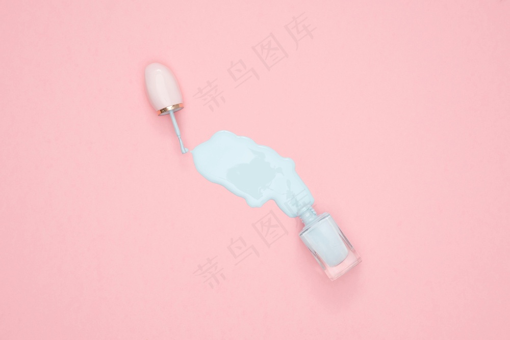 免费 粉红色表面洒了白色指甲油 素材图片