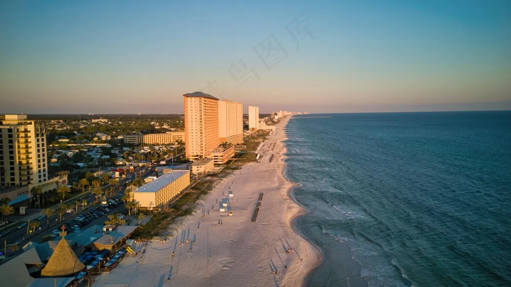 阳光海滩城市景·简约自然·蓝棕交辉·度假享受