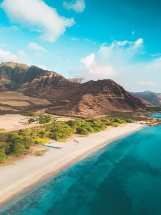 海滨山丘静谧景·自然浪漫风·蓝白绿意画·装饰珍藏品