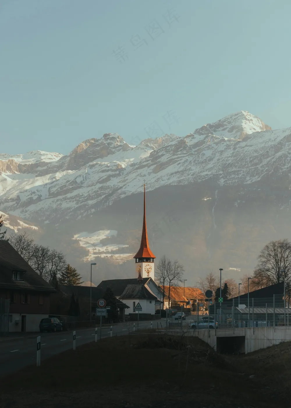 静谧小镇雪山望