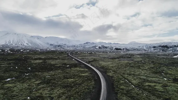 蜿蜒穿绿的孤独公路 蜿蜒穿绿的孤独公路