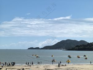 假日海边沙滩