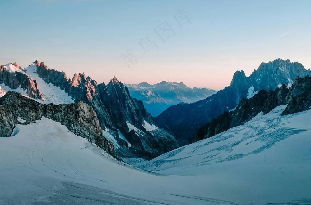 雪山之巅孤傲景 雄浑蓝橙装饰画 雪山之巅孤傲景 雄浑蓝橙装饰画