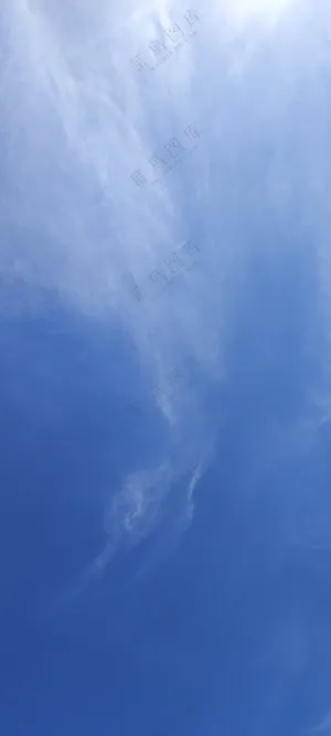 蔚蓝天空和白云