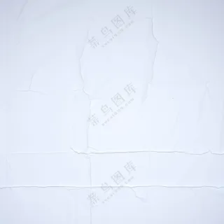 白色皱褶纸张