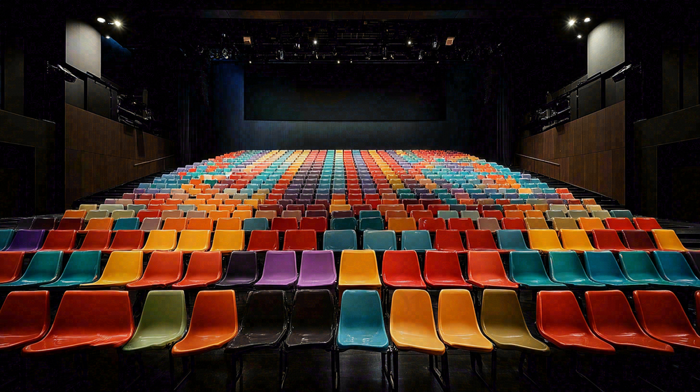 豪华电影院观影场景摄影图