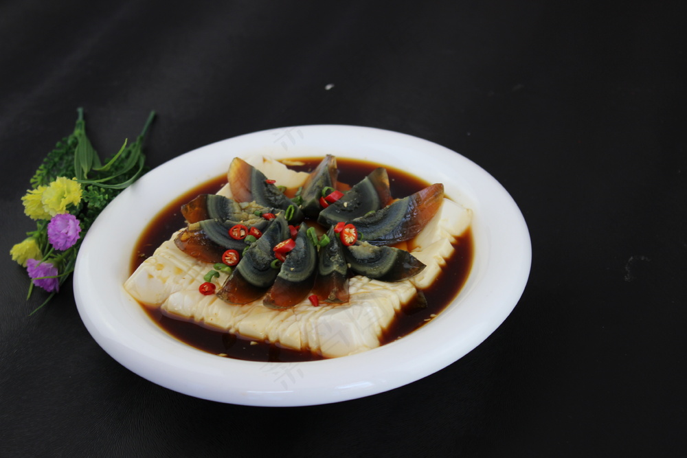 捞汁皮蛋豆腐