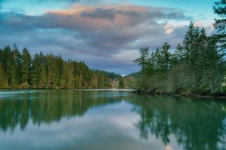 湖光山色，水天一色