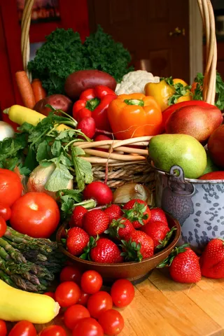 堆叠在一起的各种食材蔬菜